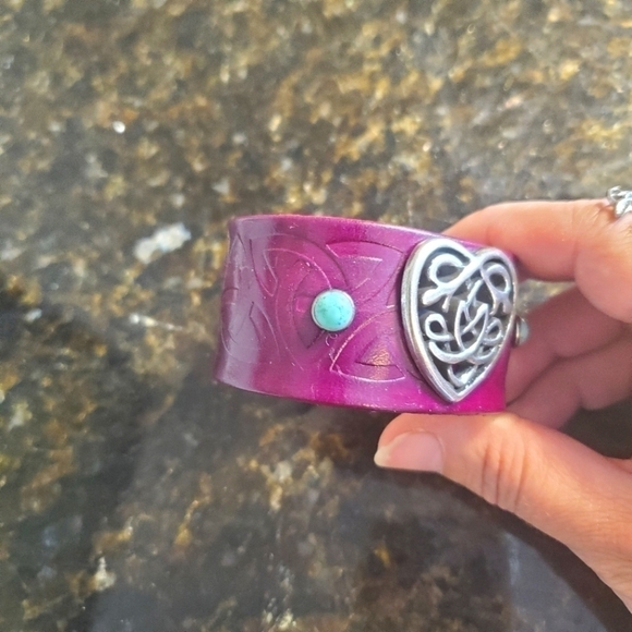 Purple Leather Cuff Bracelet With Cletic Metal Cabochon - Picture 4 of 5